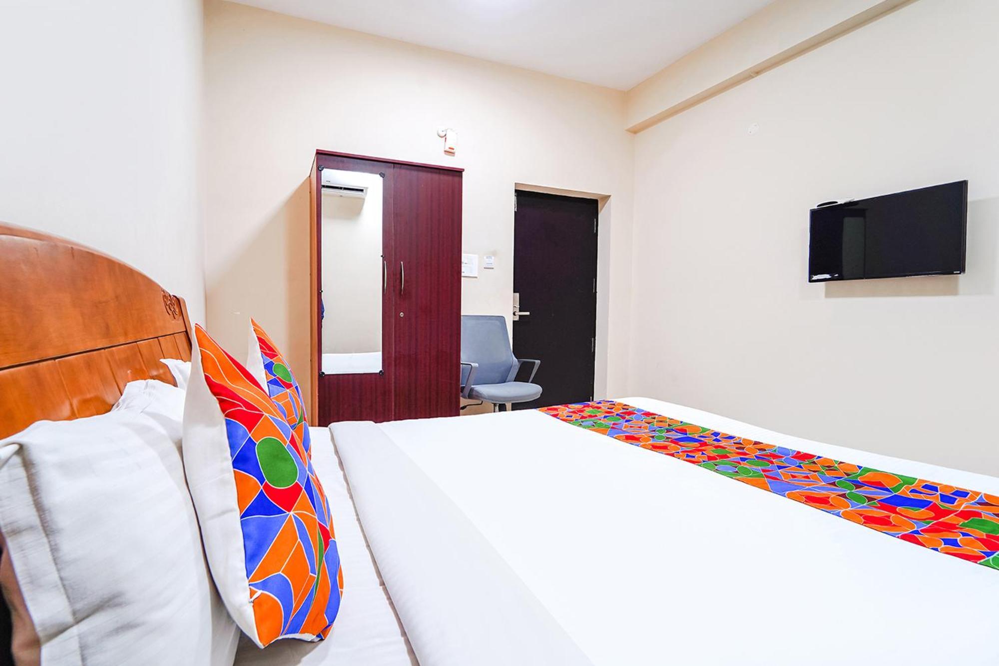 Fabexpress Uv Residency - 700M From Coimbatore International Airport Irugur Экстерьер фото
