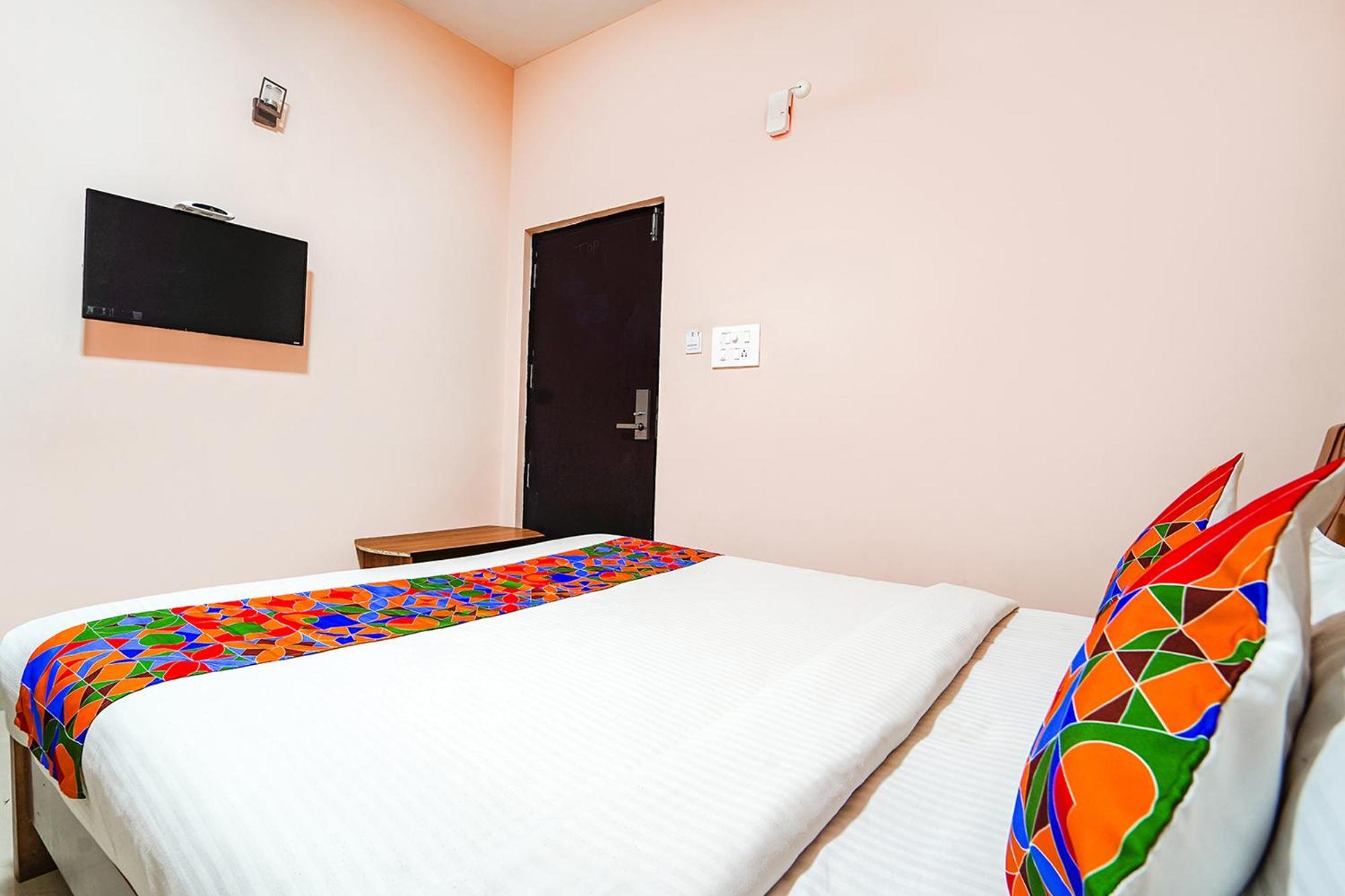 Fabexpress Uv Residency - 700M From Coimbatore International Airport Irugur Экстерьер фото