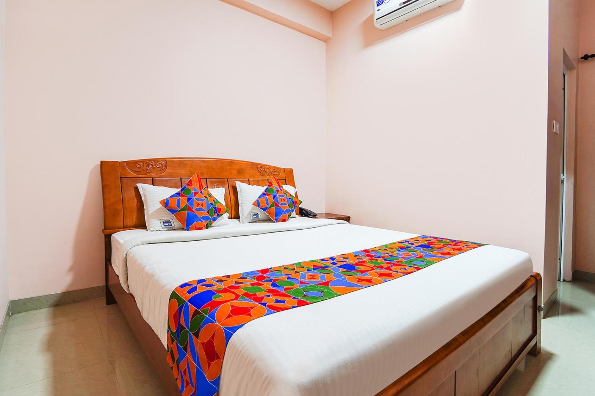 Fabexpress Uv Residency - 700M From Coimbatore International Airport Irugur Экстерьер фото