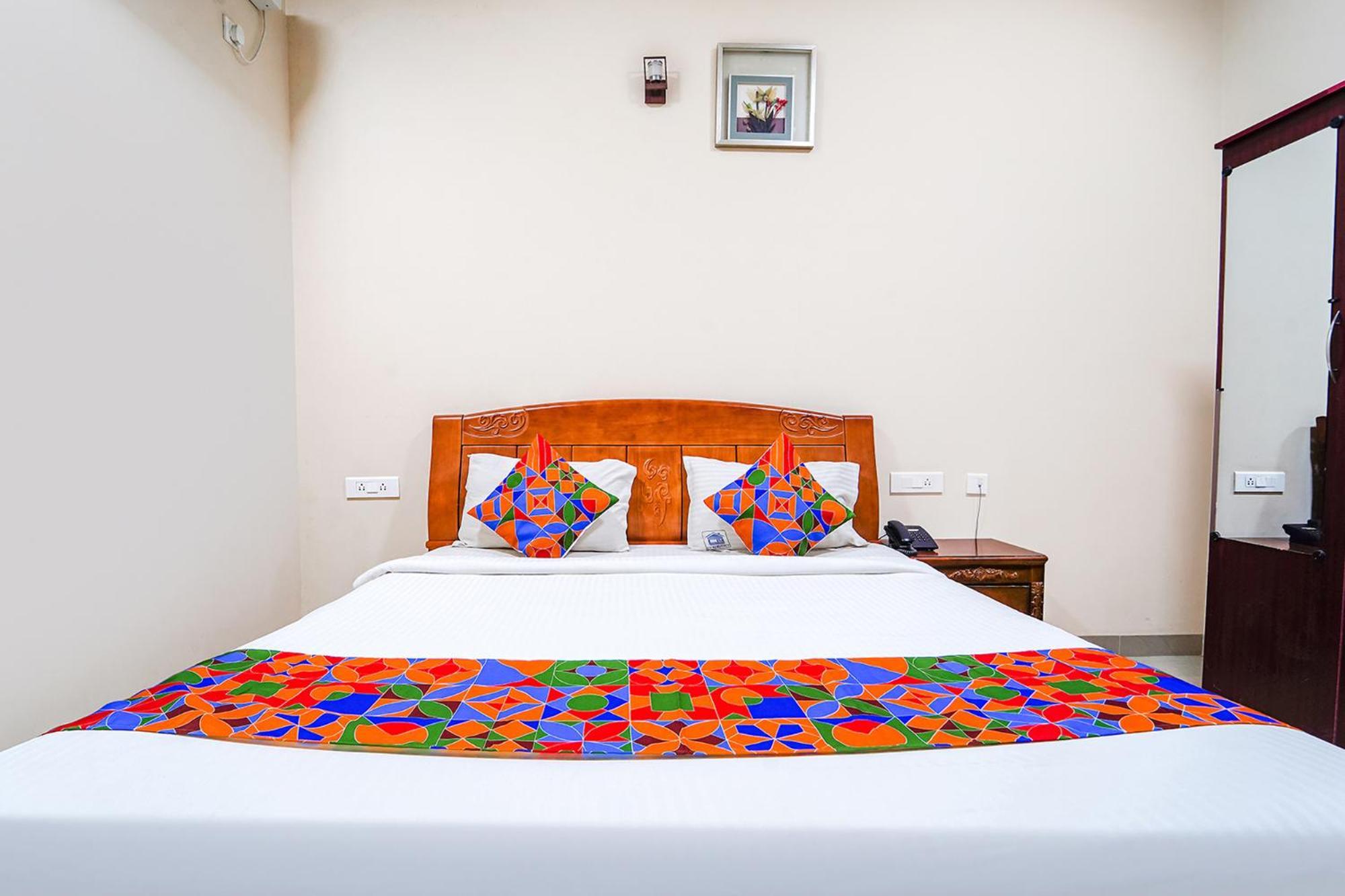 Fabexpress Uv Residency - 700M From Coimbatore International Airport Irugur Экстерьер фото