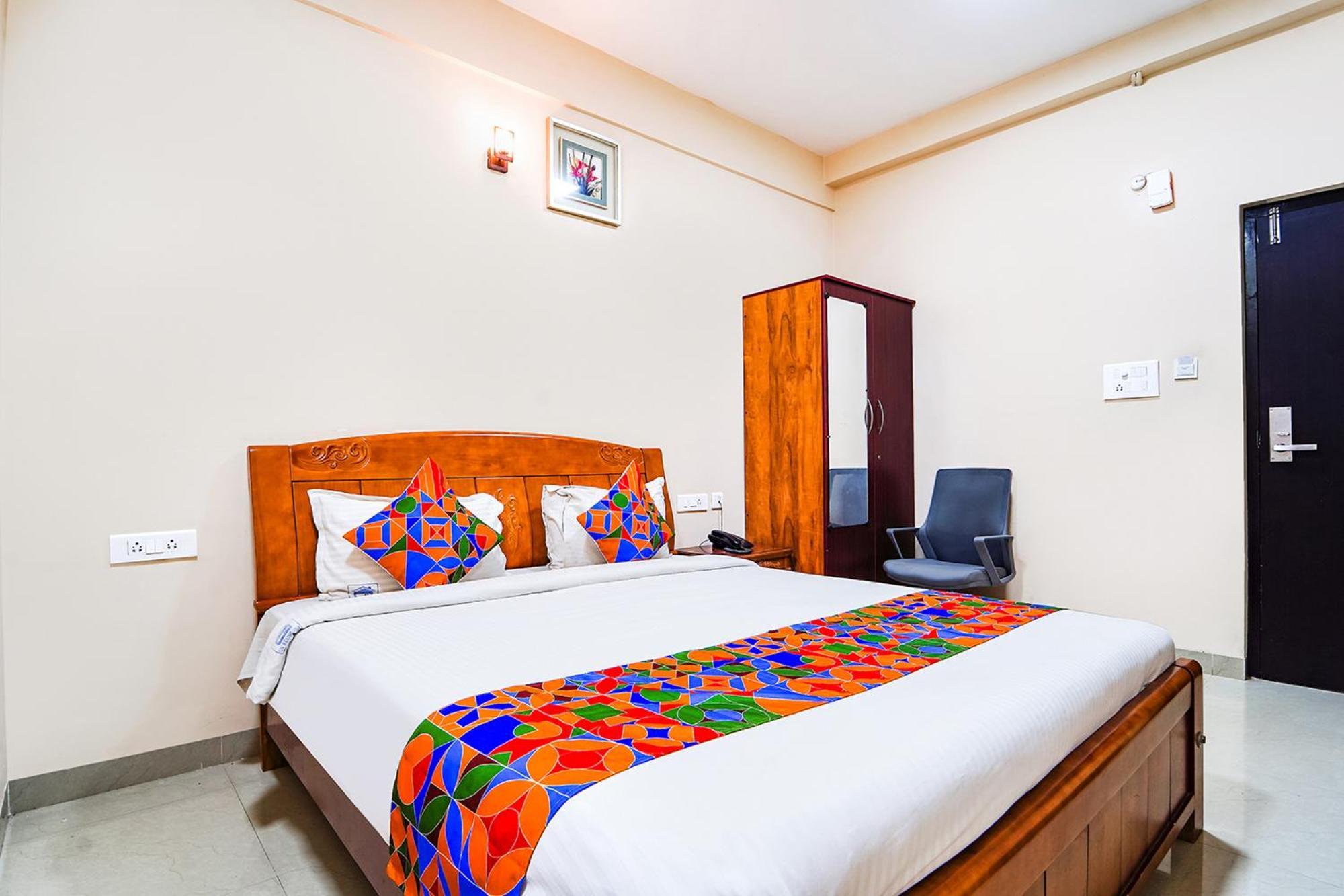 Fabexpress Uv Residency - 700M From Coimbatore International Airport Irugur Экстерьер фото
